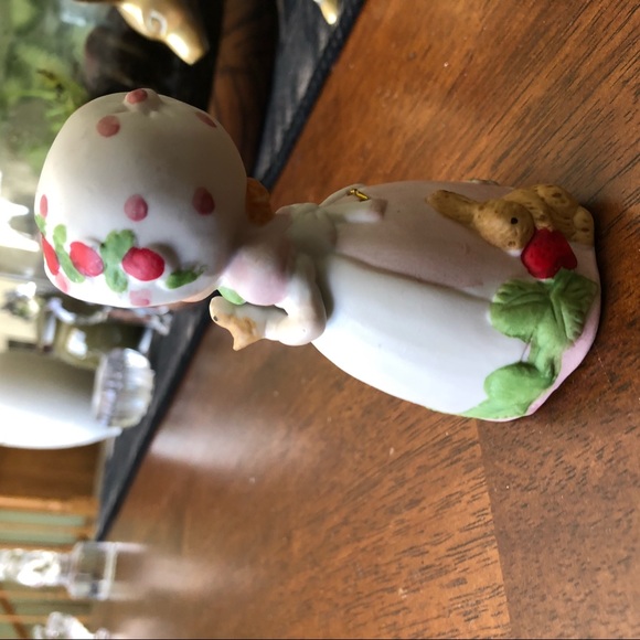 Vintage Jansco strawberry patches girl bell with bird and bunny - Picture 10 of 10